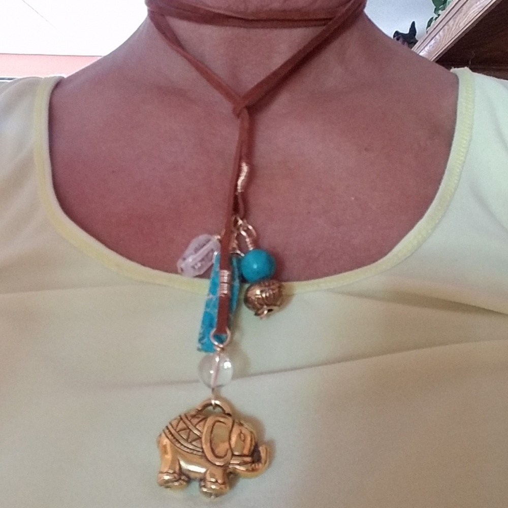 Necklace and earrings with turquoise blue agate cr